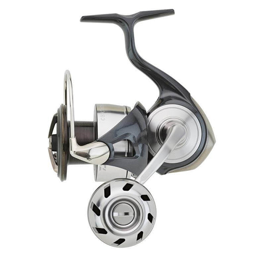 Moulinet Daiwa Certate G 24 LT - DCXH ARK, matériel de pêche en mer, vue latérale de la bobine.