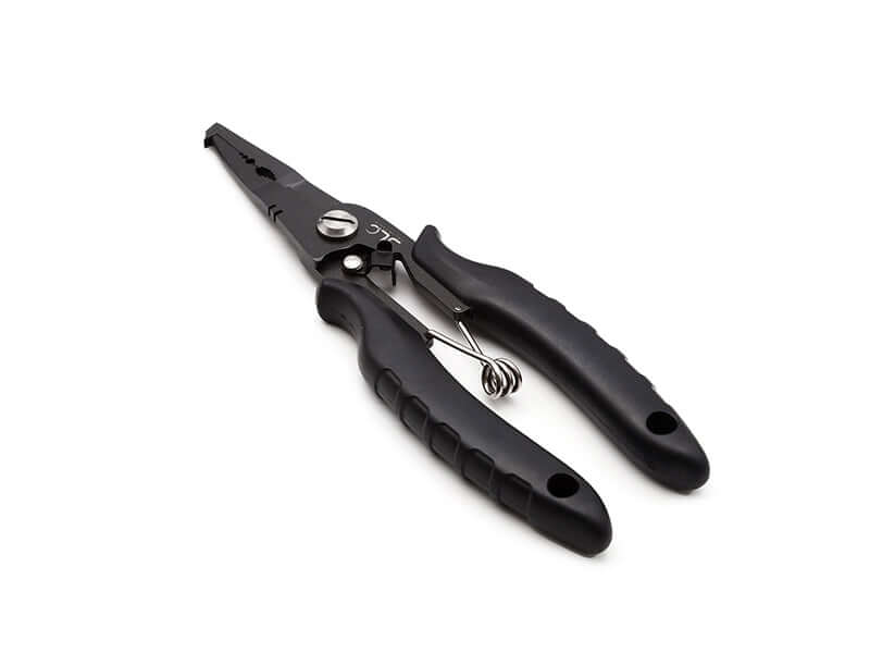 Pince Fishforce Multi JLC, un outil multifonction essentiel pour le matériel de pêche en mer.