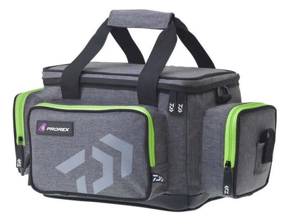 Sac à Accessoires Daiwa avec Boîtes - Carnassiers Leurres, taille M, avec design gris et vert, idéal pour le matériel de pêche en mer.